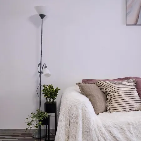 Apartment Lovely With Parking And Balcony *