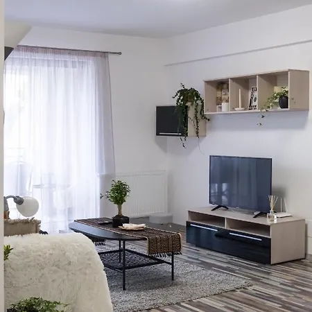 Apartment Lovely With Parking And Balcony *