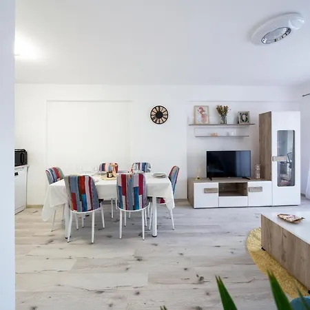 Lovely With Parking And Balcony *