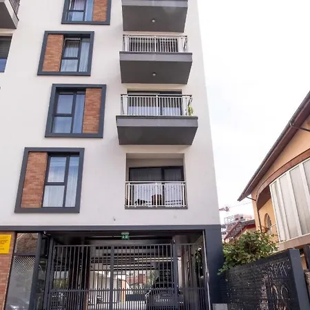 Apartment Lovely With Parking And Balcony *